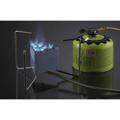 Malý turistický vařič, který budete velmi často používat i na krátkých rychlých rybaření. Vařič Triangle je velmi kompaktní a dokáže se složit do minimálních rozměrů. Po rozložení dokáže díky výkonu až 2,3KW zahřát hrnec s maxinálním zatížením do 7,5