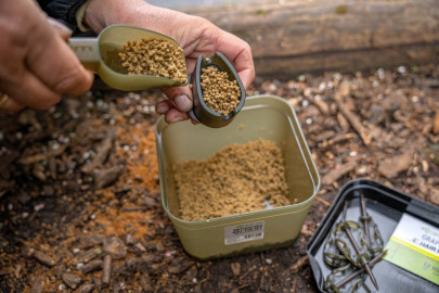 Miska s Lopatkou Method Mix Bait Tub Set