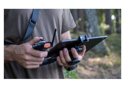 Držák na tablet a ovladač loďky Quest