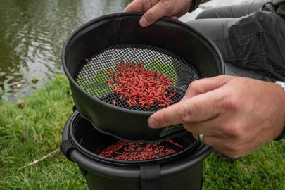 Držák S miskou Any Chair Eva Bowl and Riddle